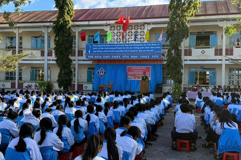 Trương TH-THCS Trần Hưng Đạo tổ chức ngoại khoá tuyên truyền cấm sử dụng pháo, vũ khí, vật liệu nổ, công cụ hỗ trợ, đồ chơi nguy hiểm, tai nạn, thương tích, đuối nước