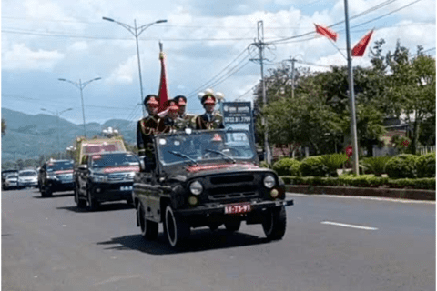 Phường Trần Hưng Đạo tham gia đón Đoàn chở hài cốt về nước