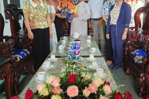 Lãnh đạo phường thăm, chúc mừng các cơ sở Phật giáo nhân dịp Đại lễ Phật đản 2025